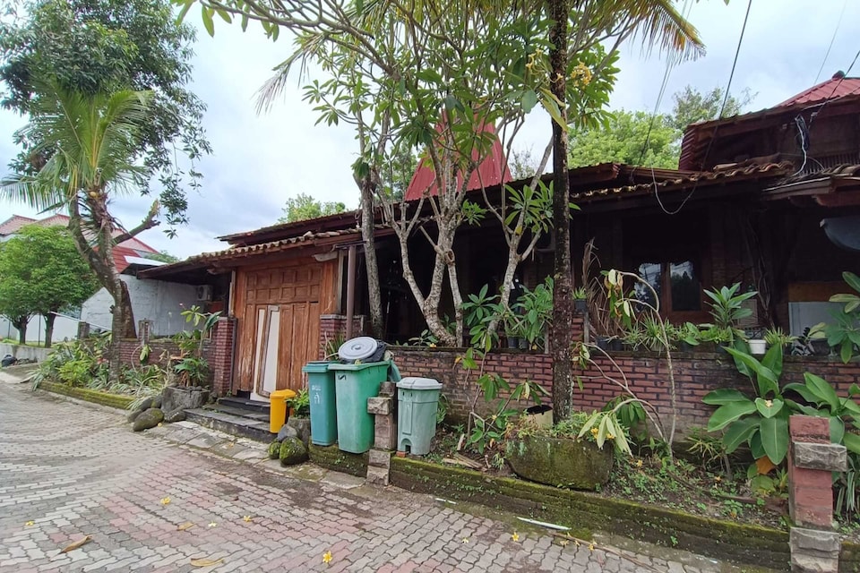 OYO 95051 Seven Trumpets Guest House, Condongcatur, Yogyakarta