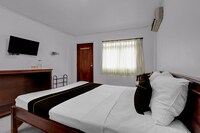 OYO 95051 Seven Trumpets Guest House