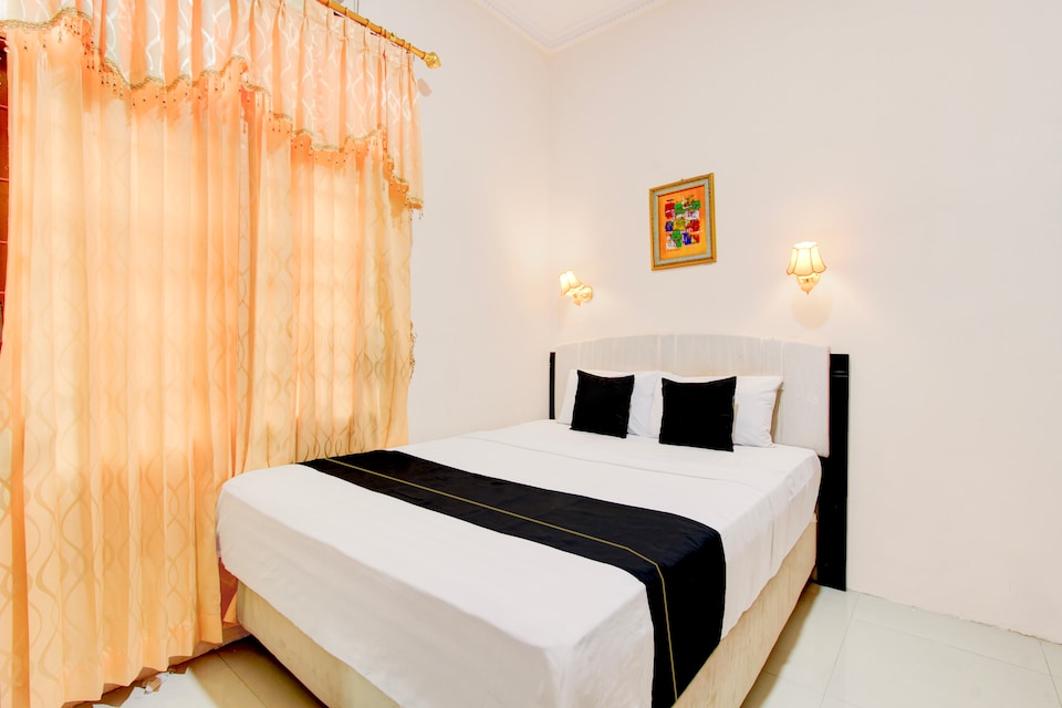 Hotel O near Mandala Krida Stadium formerly Among Rogo Family Hotel, Yogyakarta Ring 1, योग्यकार्ता