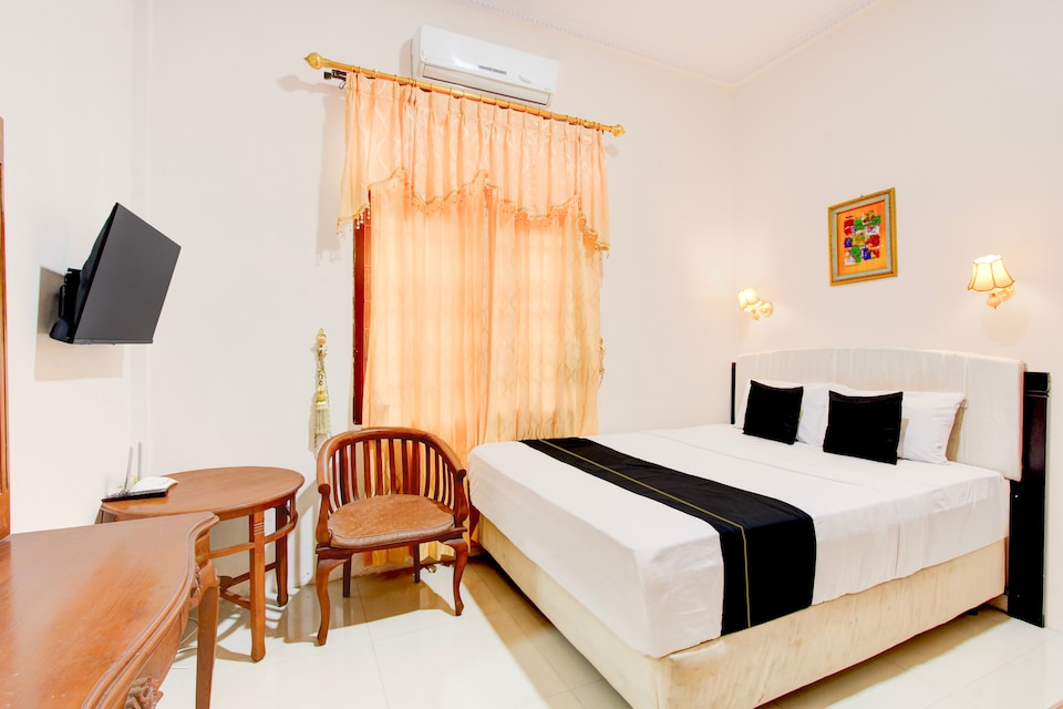 Hotel O near Mandala Krida Stadium formerly Among Rogo Family Hotel, Yogyakarta Ring 1, योग्यकार्ता