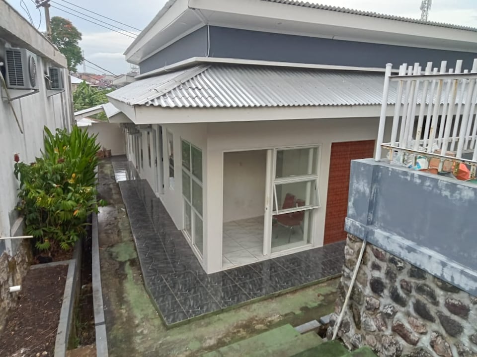 OYO 95063 Afifah Syariah Guest House Manado, Manado, Manado