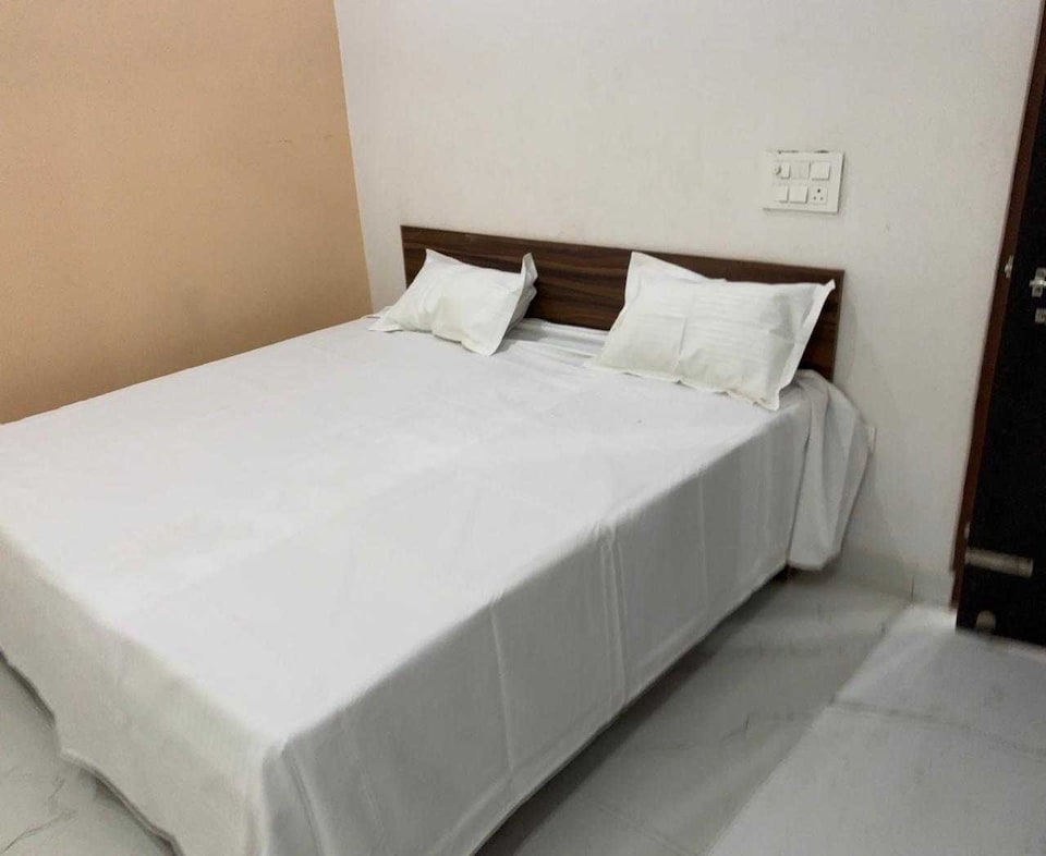 SPOT ON Manas Stay Inn, Vikas Nagar Lucknow, Lucknow