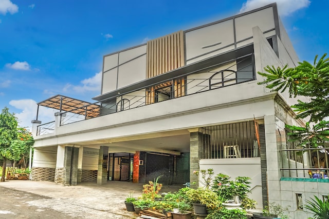 Hotel O near Ciputra World Surabaya formerly Darmo Residence