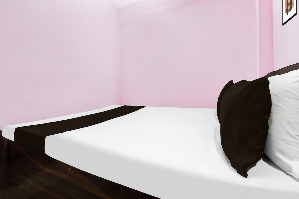 SPOT ON Hotel Welcome Inn, Mumfordganj Allahabad, Prayagraj