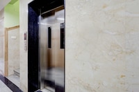 Super Townhouse Koyambedu Metro Station Chennai Formerly SR Residency