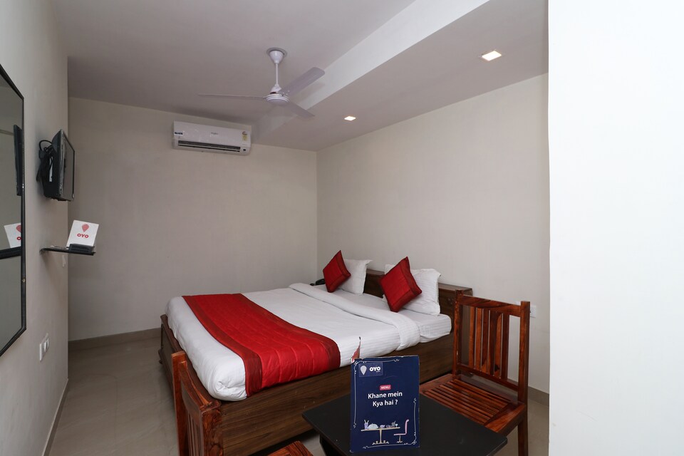 OYO 13301 Mayesha residency, Airport-Dwarka Delhi, Delhi