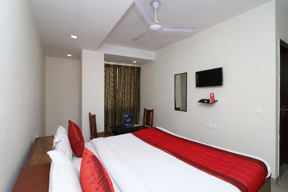 OYO 13301 Mayesha residency, Airport-Dwarka Delhi, Delhi
