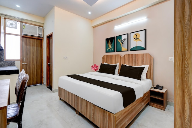Super Townhouse Sector 18 Udhyog Vihar