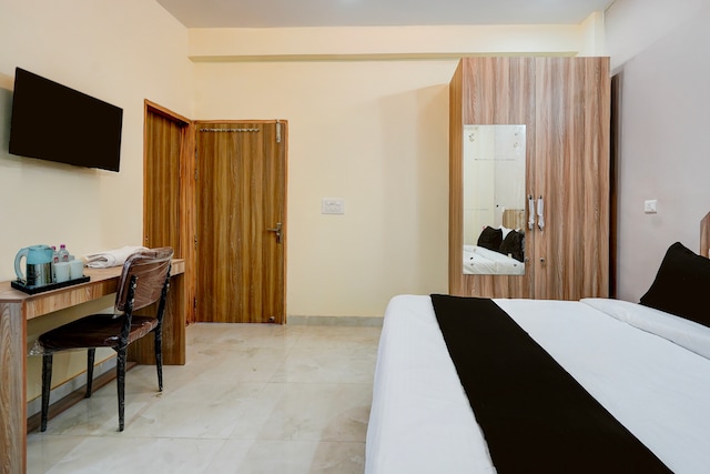 Super Townhouse Sector 18 Udhyog Vihar