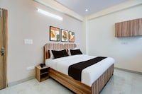 Super Townhouse Sector 18 Udhyog Vihar
