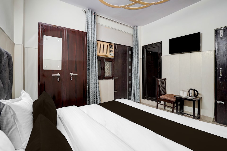 Super Hotel O Dwarka Mor Metro Station, Dwarka Delhi, Delhi