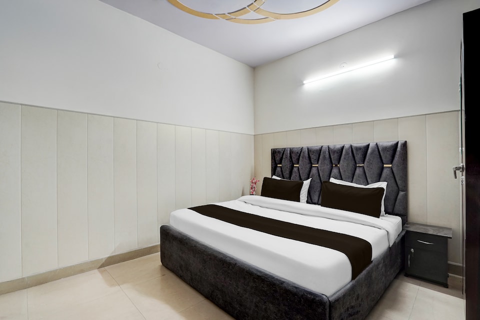 Super Hotel O Dwarka Mor Metro Station, Dwarka Delhi, Delhi