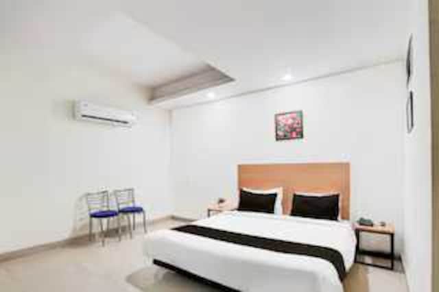 Hotel O Dwarka Mor Metro Station