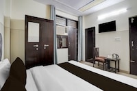 Super Hotel O Dwarka Mor Metro Station