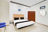 Hotel O Dwarka Mor Metro Station