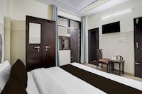 Super Hotel O Dwarka Mor Metro Station