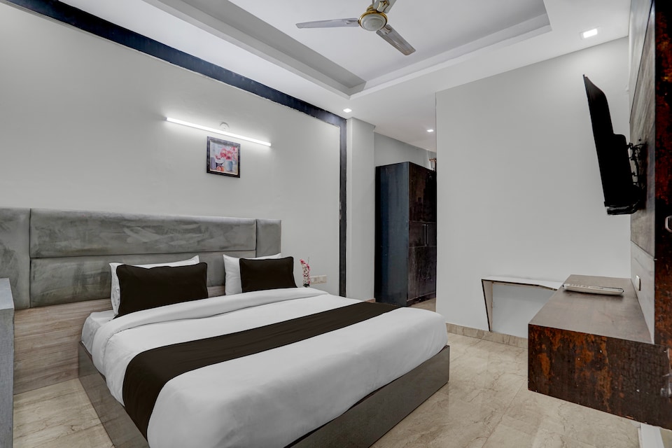 Hotel O Ostan Stay, Golf Course Road, Gurgaon