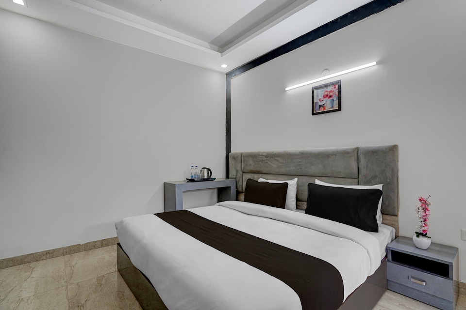 Hotel O Ostan Stay, Golf Course Road, Gurgaon