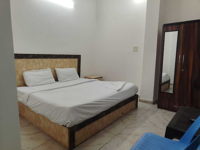 Hotel O Sector 12 Ghaziabad Formerly VIP Inn