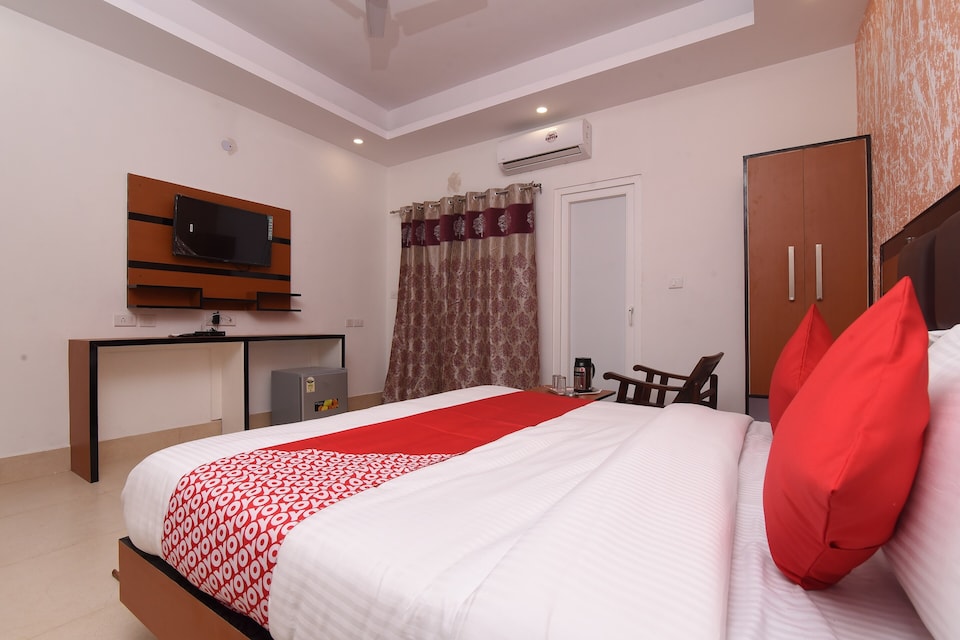 Hotel O Noida Suites, Noida City, Noida
