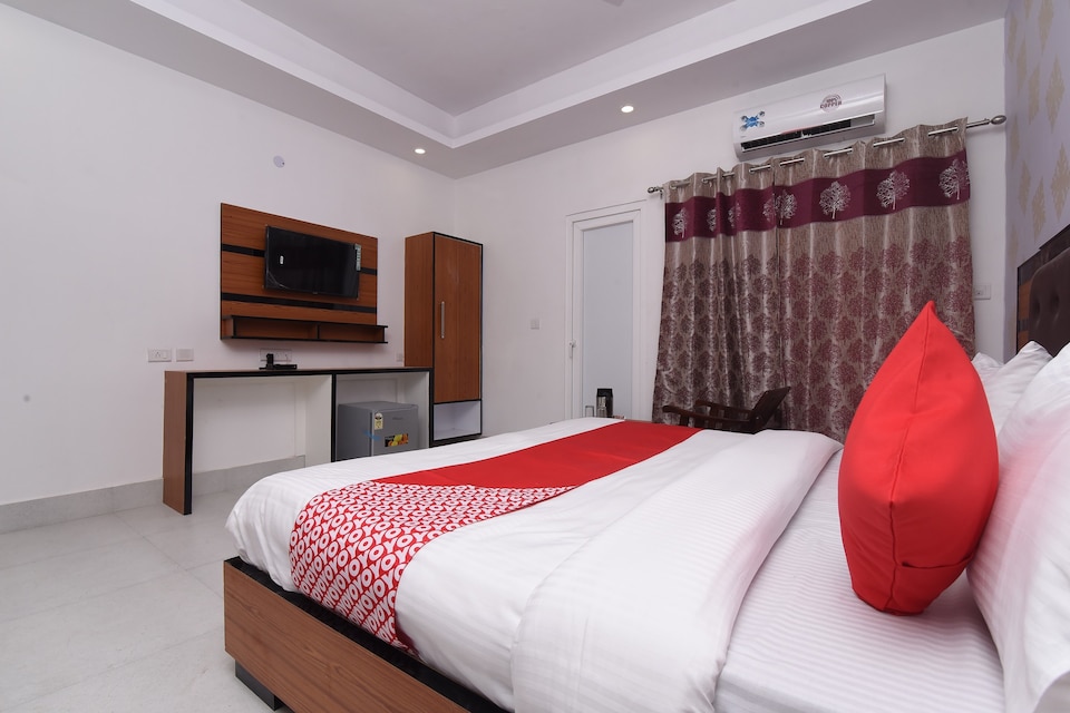 Hotel O Noida Suites, Noida City, Noida