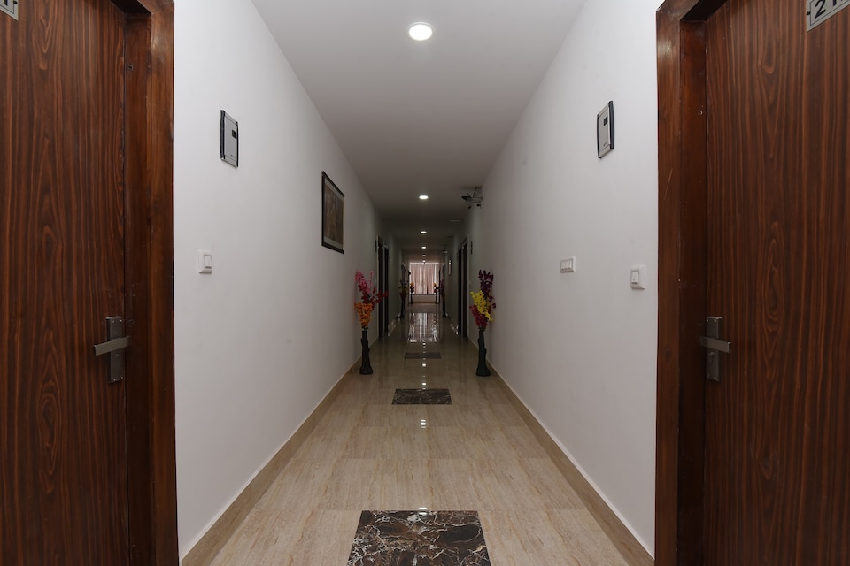 Hotel O Noida Suites, Noida City, Noida