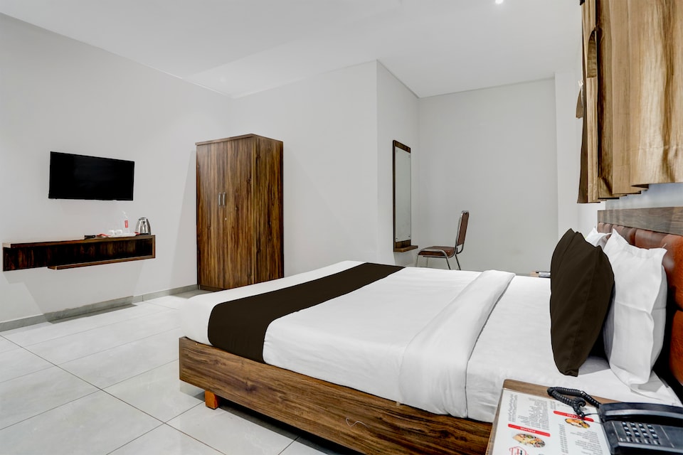 Collection O Kalol Junction Formerly Hotel Prime Land, Kalol Gandhinagar, Gandhinagar