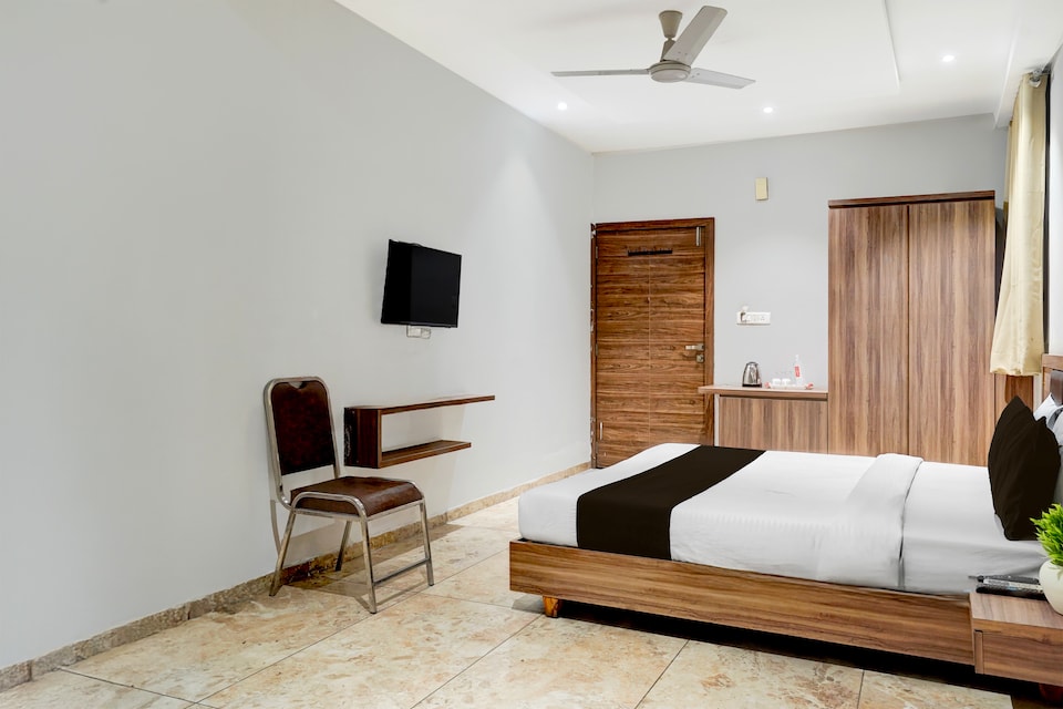Collection O Kalol Junction Formerly Hotel Prime Land, Kalol Gandhinagar, Gandhinagar
