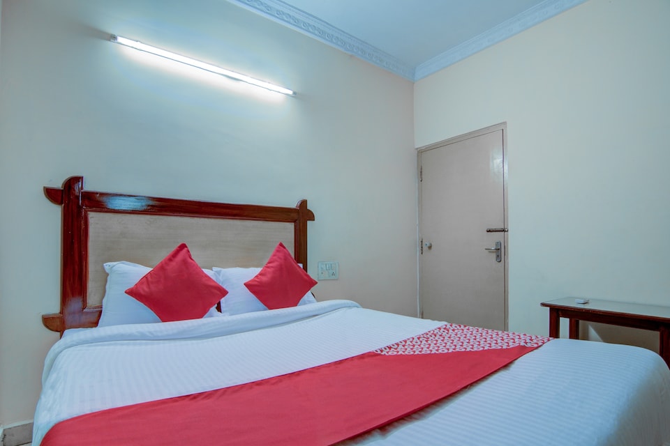 OYO Hotel Lakshmi Paradise, Transit Vizag, Visakhapatnam
