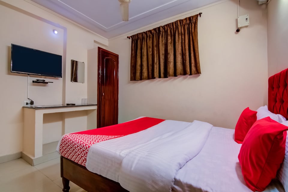 OYO Hotel Lakshmi Paradise, Transit Vizag, Visakhapatnam