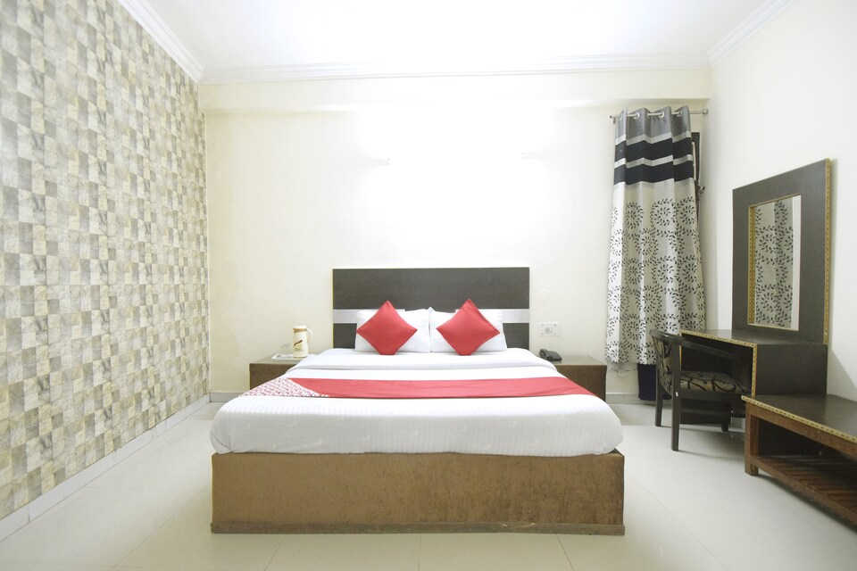 OYO 13326 Gupta Palace, Katra, Katra