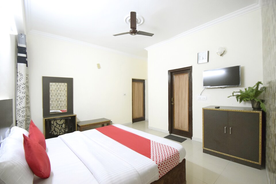 OYO 13326 Gupta Palace, Katra, Katra