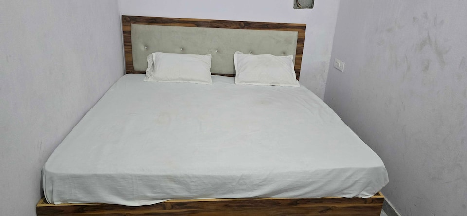 Hotel O Elysian , Rambagh Allahabad, Prayagraj