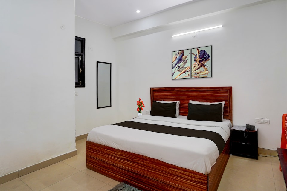 Collection O Noida Sector 52 Metro Station Formerly Hotel Metro View, Noida City, Noida