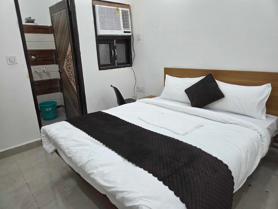 Hotel O Easy Stay , Anand Vihar Delhi, Delhi