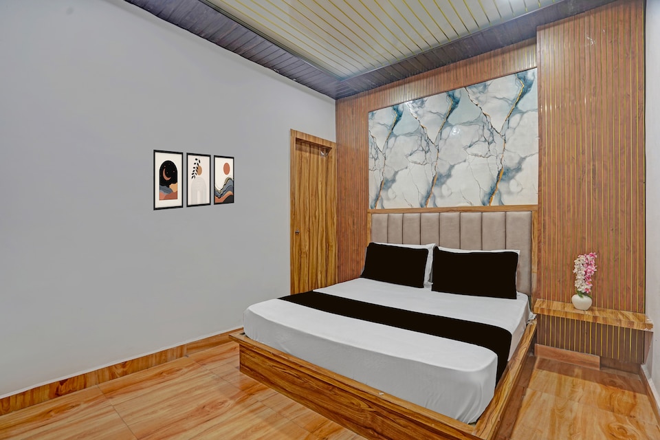 Hotel O by OYOThe  Signature Stay Guest House, North Delhi, Delhi
