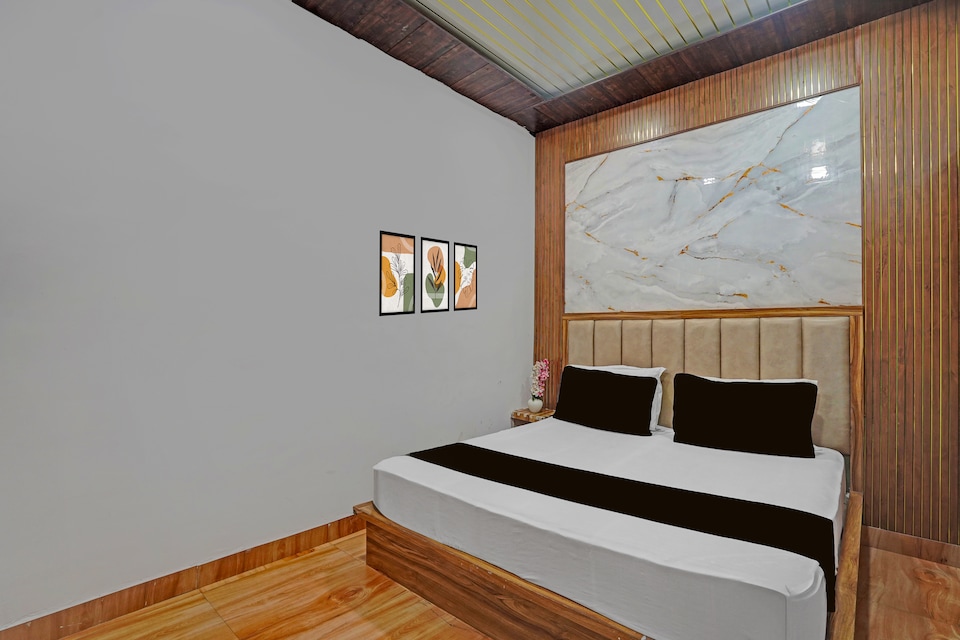 Hotel O by OYOThe  Signature Stay Guest House, North Delhi, Delhi