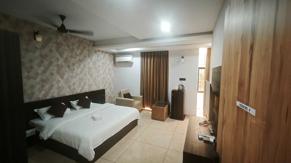 Hotel O REFRESH INN & SUITES, Calicut City, Calicut