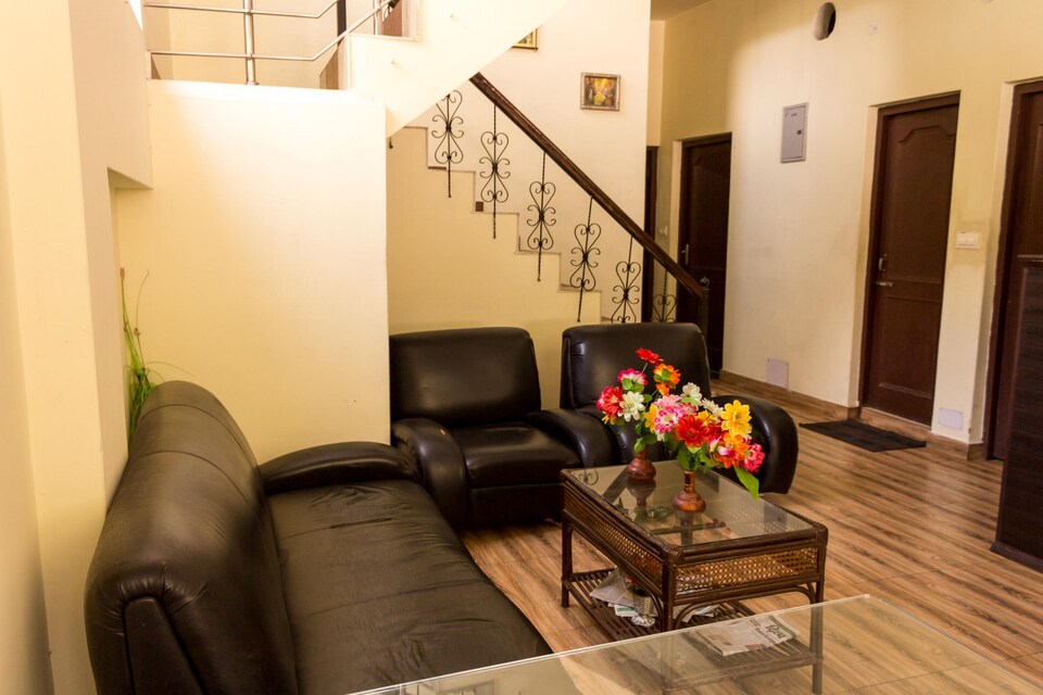 OYO Home 13334 Modern Stay, Dharamshala, Dharamshala