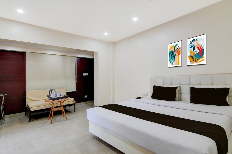 Hotel O Kanchenjunga Stadium Formerly Bindhan's Inn, Hong Kong Market Area Siliguri, Siliguri