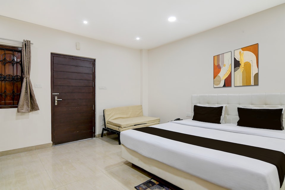 Hotel O Kanchenjunga Stadium Formerly Bindhan's Inn, Hong Kong Market Area Siliguri, Siliguri