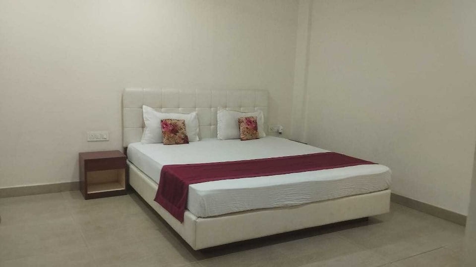 Hotel O Kanchenjunga Stadium Formerly Bindhan's Inn, Hong Kong Market Area Siliguri, Siliguri