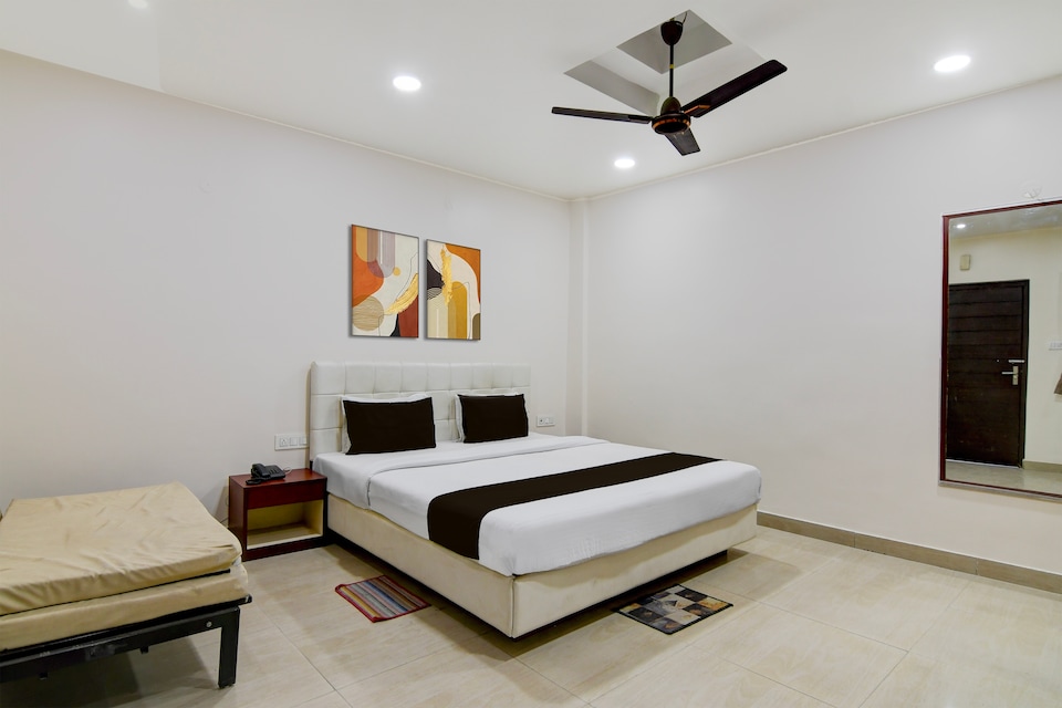 Hotel O Kanchenjunga Stadium Formerly Bindhan's Inn, Hong Kong Market Area Siliguri, Siliguri