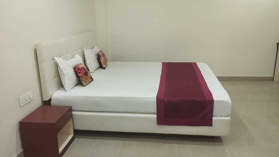 Hotel O Kanchenjunga Stadium Formerly Bindhan's Inn, Hong Kong Market Area Siliguri, Siliguri