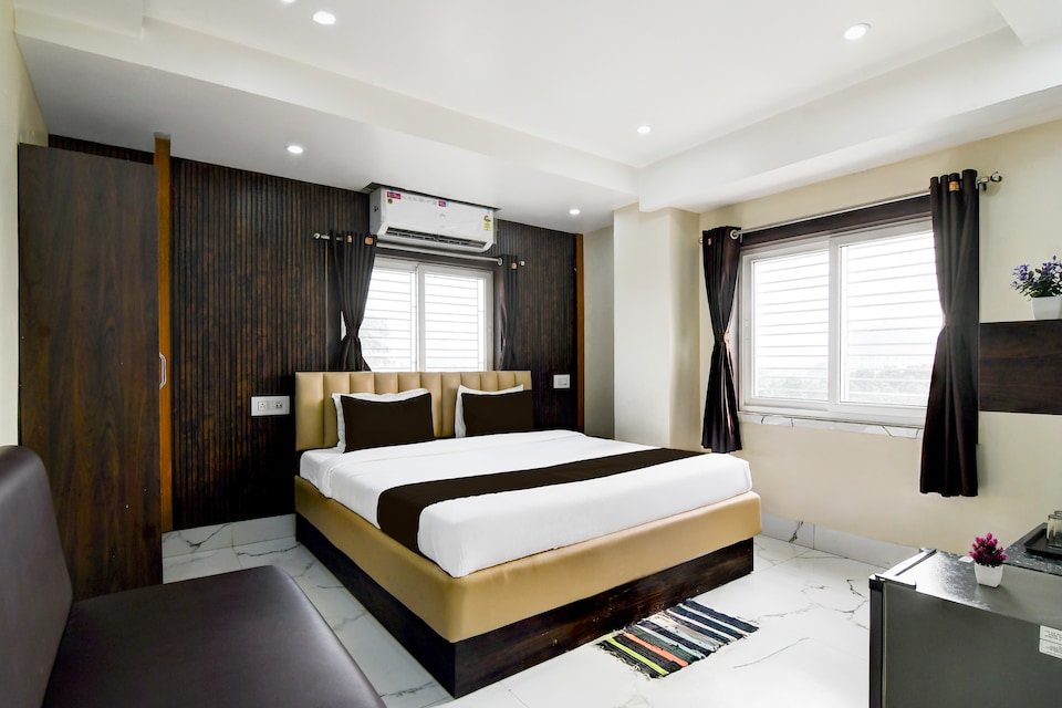 Super Hotel O Barasat Government College Formerly Mivaan Comfort, VIP Road Kolkata, Kolkata