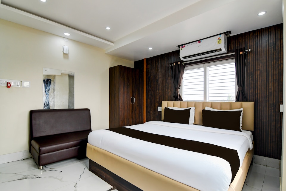 Super Hotel O Barasat Government College Formerly Mivaan Comfort, VIP Road Kolkata, Kolkata