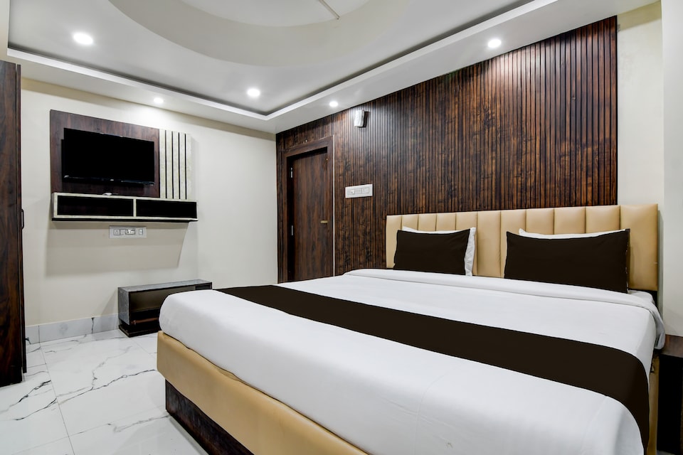 Super Hotel O Barasat Government College Formerly Mivaan Comfort, VIP Road Kolkata, Kolkata