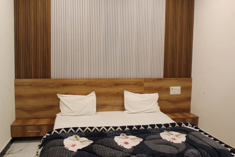 Hotel O Shree Madhav Palace, Gursarai, Gursarai