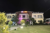 Hotel O Shree Madhav Palace