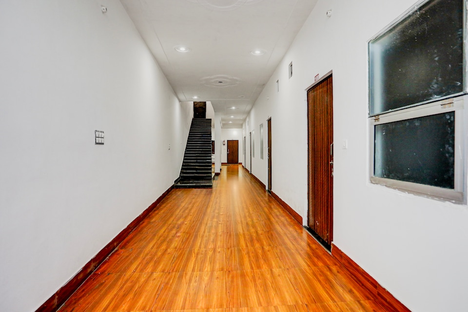 Hotel O Naroli Crossway Mathura Formerly Dev Residency, Mathura Station, Mathura